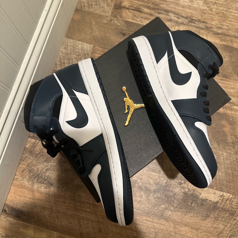 Jordan 1 Mid Navy - Picture 3 of 5